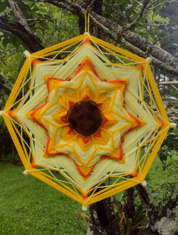Mandala Tecida Flor de Ouro